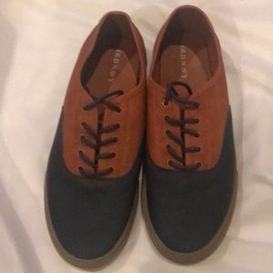 Old navy men’s size 10.